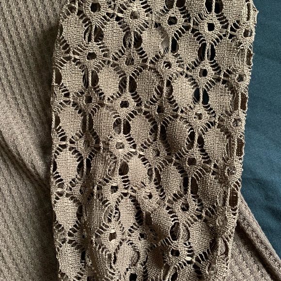 BROWN BLOUSE WITH LACE DETAIL SLEEVES SIZE M WOMENS - Picture 2 of 3